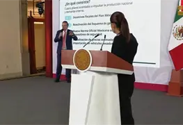 Ebrard anuncia programa para modernizar la industria de veh&iacute;culos pesados en M&eacute;xico