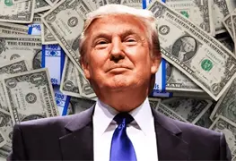 Donald Trump firma billetes en aniversario 250 de EE. UU.