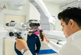 Hospital IMSS-Bienestar Estrena Microscopio de Alta Precisi&oacute;n