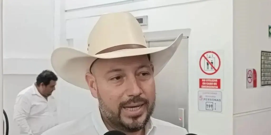 Vínculo político de Evaristo Hernández en críticas de Lulu Morales