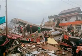 Autoridades vigilan riesgo de tsunami tras sismo en Indonesia