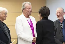 Deep Purple sorprende a Sanae Takaichi con visita especial