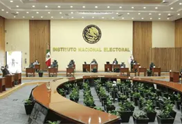 Plan B electoral pone en jaque seguros millonarios del INE