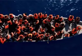 Barco con refugiados se hunde; hay 250 desaparecidos