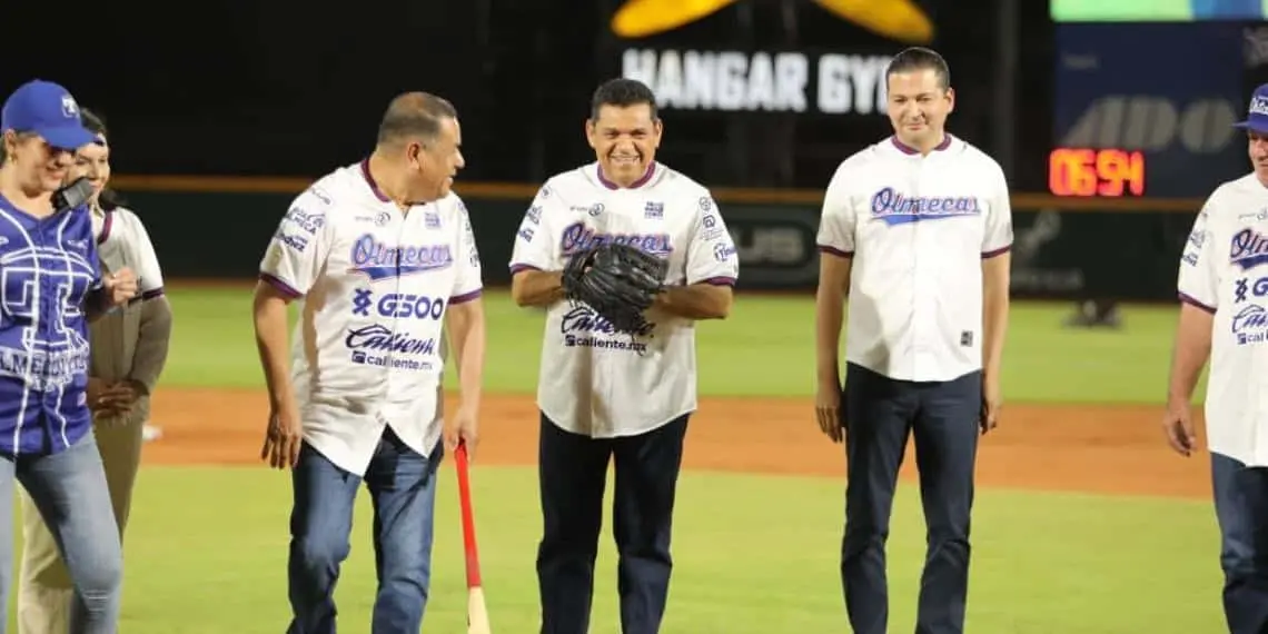 Afición de los Olmecas celebra el inicio de la temporada de béisbol en Tabasco