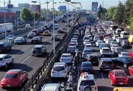 Manifestantes bloquean Perif&eacute;rico Norte en protesta
