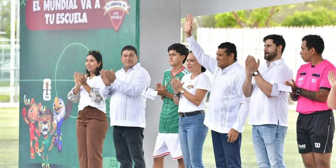 Llevan El Mundial a preparatorias Llevan El Mundial a preparatorias