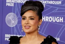 Salma Hayek brilla en el Breakthrough Prize 2026 con sus canas