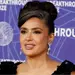 Salma Hayek brilla en el Breakthrough Prize 2026 con sus canas