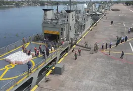 Marina asegura embarcaci&oacute;n con 103 bidones de combustible en Michoac&aacute;n