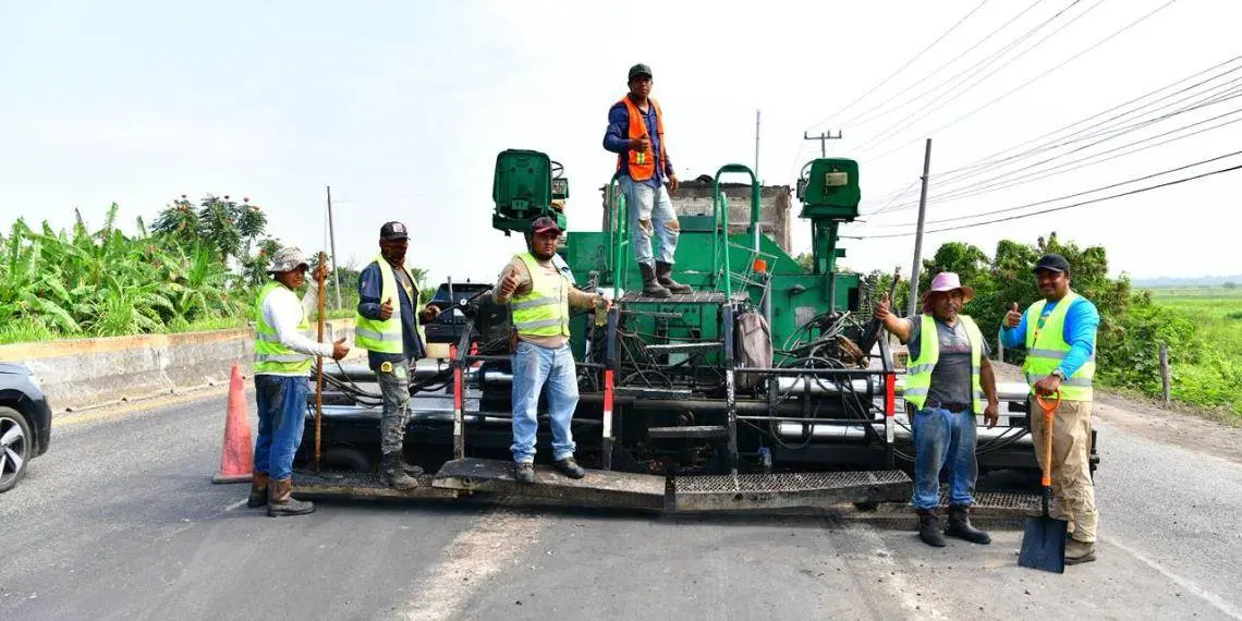 Avanzan obras de rehabilitación en carreteras a Teapa y Centla Avanzan obras de rehabilitación en carreteras a Teapa y Centla