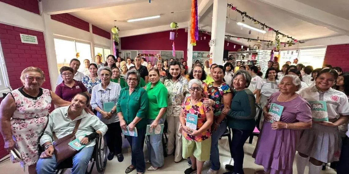 Cultura transformadora en evento de lectura con Yolanda Osuna Cultura transformadora en evento de lectura con Yolanda Osuna