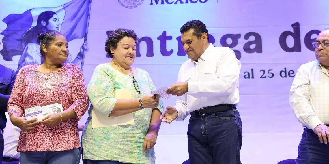 Entrega de tarjetas de la Pensión para el Bienestar en Cárdenas