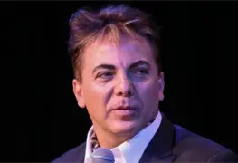 Cristian Castro culmina sus estudios de nivel medio superior