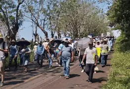 Pescadores toman puentes en Veracruz