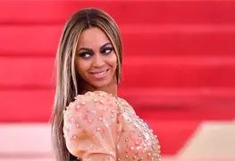 Beyonc&eacute; lidera Met Gala 2026 como anfitriona principal