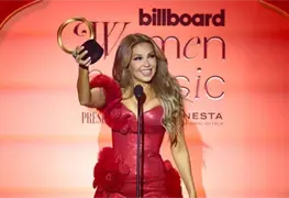 Thal&iacute;a recibe el Icon Award en los Billboard Women in Music 2026