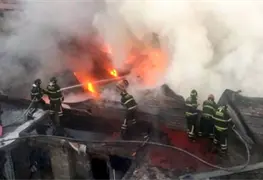 Columna de humo en Santa Ana Poniente tras incendio en bodegas