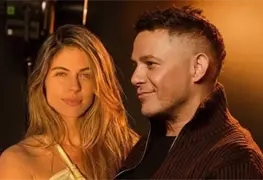 Alejandro Sanz y Stephanie Cayo se relajan en Miami