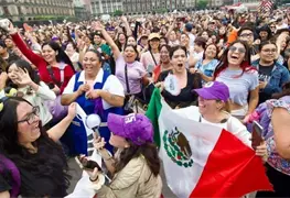 Operativo para recibir a 50 mil fans de BTS en Z&oacute;calo concluye sin incidentes graves
