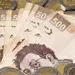 Peso mexicano gana terreno y d&oacute;lar cae a 17.21