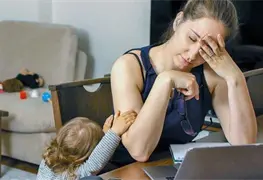 Desaf&iacute;os de la maternidad en la era digital