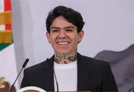 Junior H: de cr&iacute;tico del gobierno a vocero de M&eacute;xico Canta