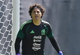 Javier Aguirre dirige concentraci&oacute;n de Guillermo Ochoa en el CAR
