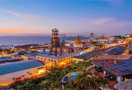 Viajes a Puerto Vallarta: tres mundos en una sola bah&iacute;a