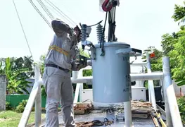Javier May y CFE trabajan en mejorar infraestructura el&eacute;ctrica en Para&iacute;so