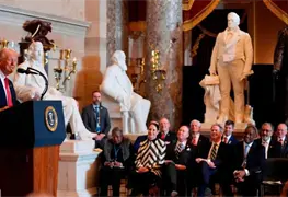 Miles participan en jornada de oraci&oacute;n en Washington