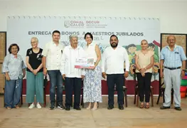 Comalcalco reconoce la trayectoria y compromiso de maestras y maestros jubilados