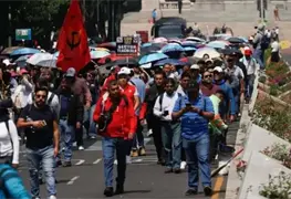 Conflicto entre la CNTE y autoridades por represi&oacute;n en marcha