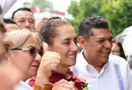 Presidenta Claudia Sheinbaum se re&uacute;ne con 500 madres y padres de familia en Jalapa