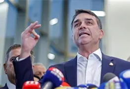Trump eval&uacute;a solicitud de Fl&aacute;vio Bolsonaro sobre grupos terroristas en Brasil