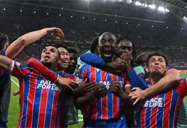 Disturbios entre aficionados no empa&ntilde;an la victoria del Crystal Palace