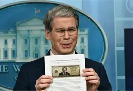 Propuesta de billete conmemorativo de 250 d&oacute;lares con Trump en el Congreso