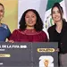 Claudia Sheinbaum entrega boletos del Mundial 2026 a j&oacute;venes ganadoras