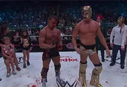Chad Gable revela su identidad al perder la m&aacute;scara ante El Grande Americano