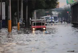 Colapso vial y afectaciones por lluvias en acceso a estadio mundialista