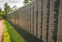Francia y Ruanda fortalecen lazos en ceremonia por genocidio tutsis