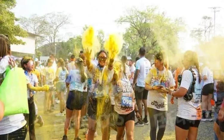 Diario Presente se suma a la fiesta de The Color Run en la Ciudad Deportiva
