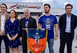 Samuel Garc&iacute;a recibe a la selecci&oacute;n de Jap&oacute;n con sombreros vaqueros en Monterrey