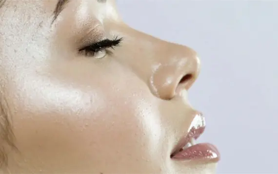 &iquest;Puede el maquillaje mejorar tu piel? Esto dicen los estudios cl&iacute;nicos
