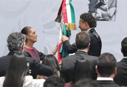 Claudia Sheinbaum abandera a Selecci&oacute;n Mexicana para Mundial 2026