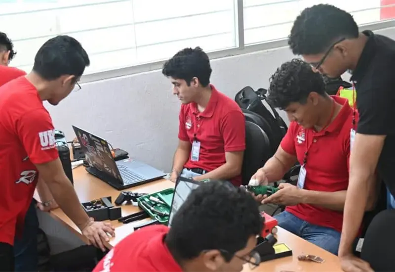 Impulsan desarrollo con futbol rob&oacute;tico