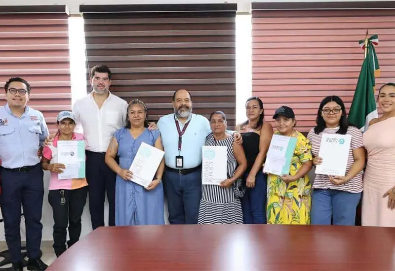 Gobierno del Pueblo entrega escrituras a mujeres de Centro y Jonuta