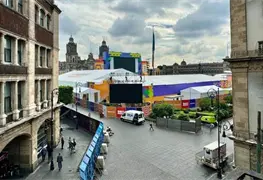Aficionados disfrutan del Fan Fest en el Z&oacute;calo