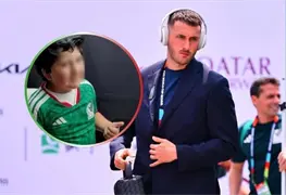 Santiago Gim&eacute;nez regala jersey a ni&ntilde;o fan&aacute;tico viral