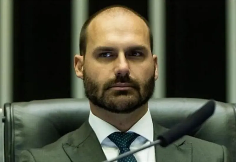 Exdiputado Eduardo Bolsonaro condenado por coacci&oacute;n en Brasil